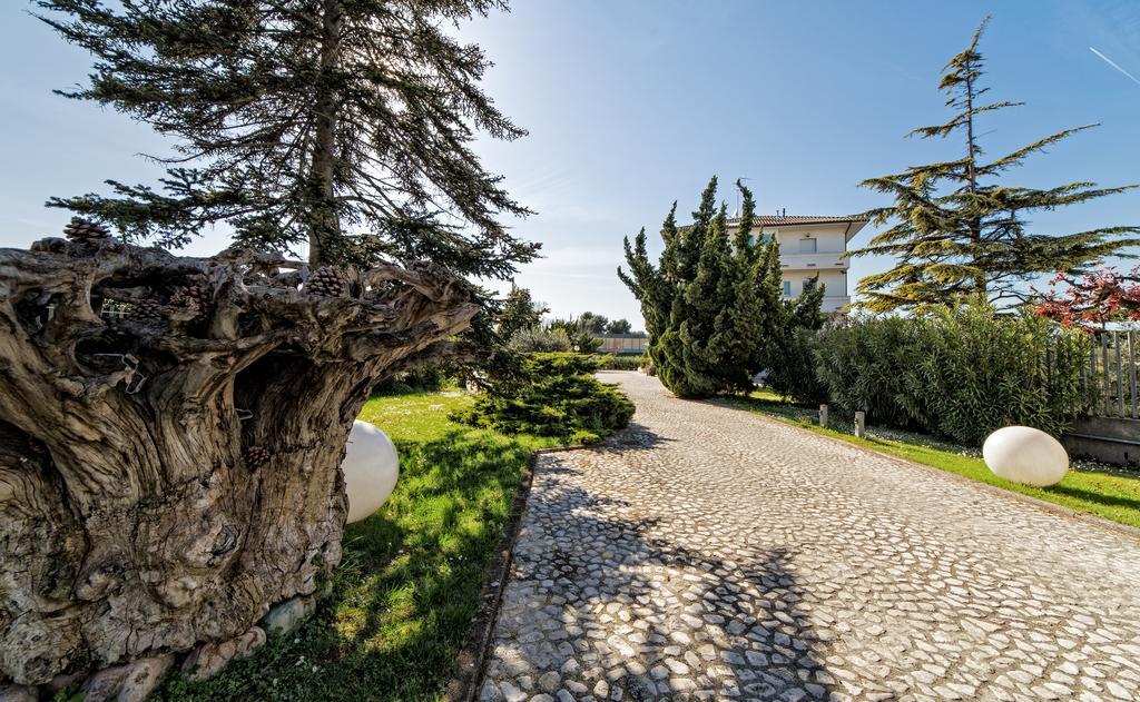 Hotel Country House La Radice Civitanova Marche Exterior photo