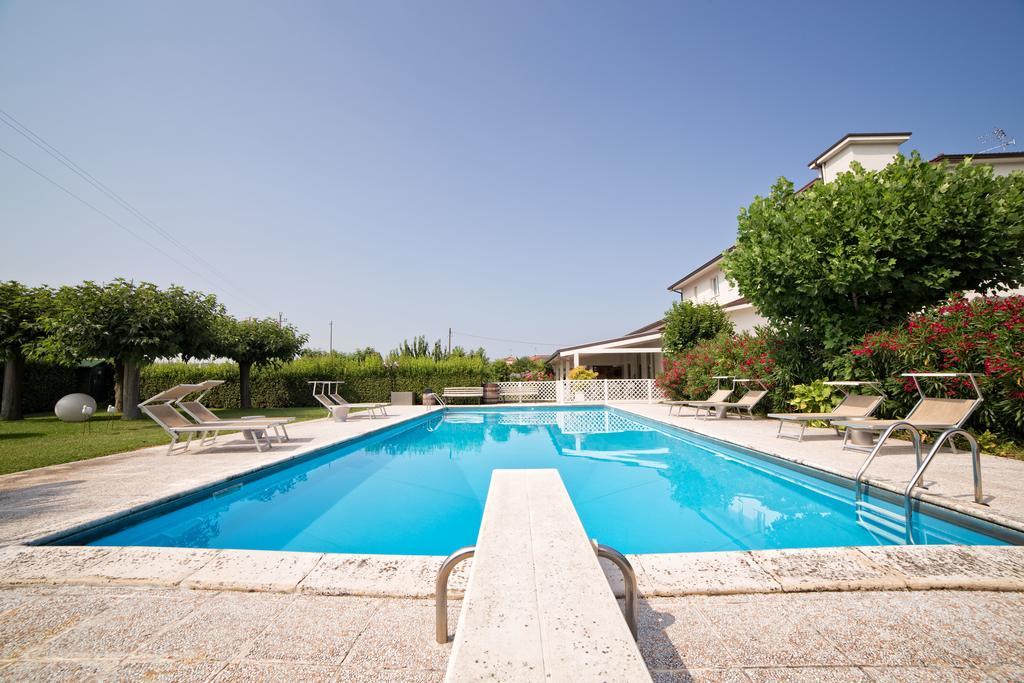 Hotel Country House La Radice Civitanova Marche Exterior photo
